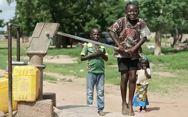 Afrika Su Kuyusu - Serbest